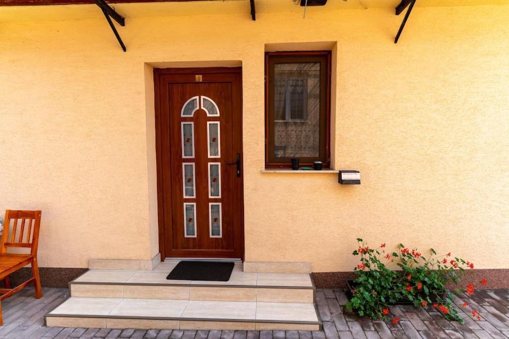 La Bebe 3 Apartment Hunedoara Exterior foto